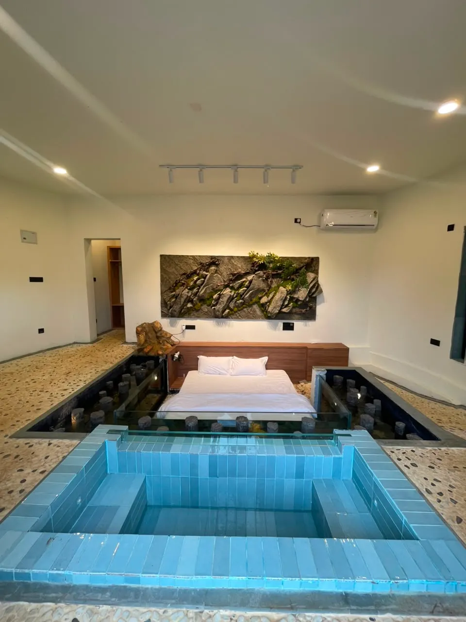 The Aqua interior