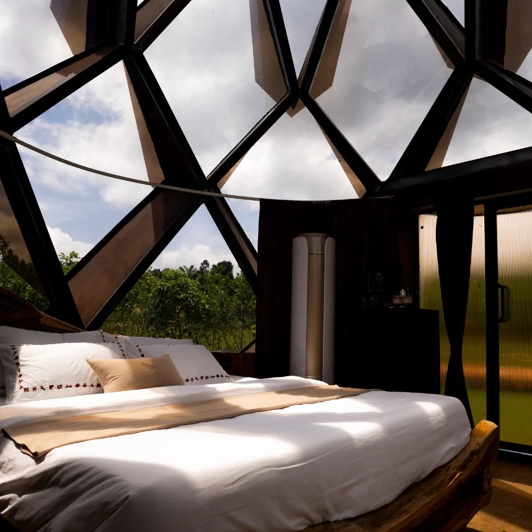 The Amber Chamber — the bed against the faceted glass