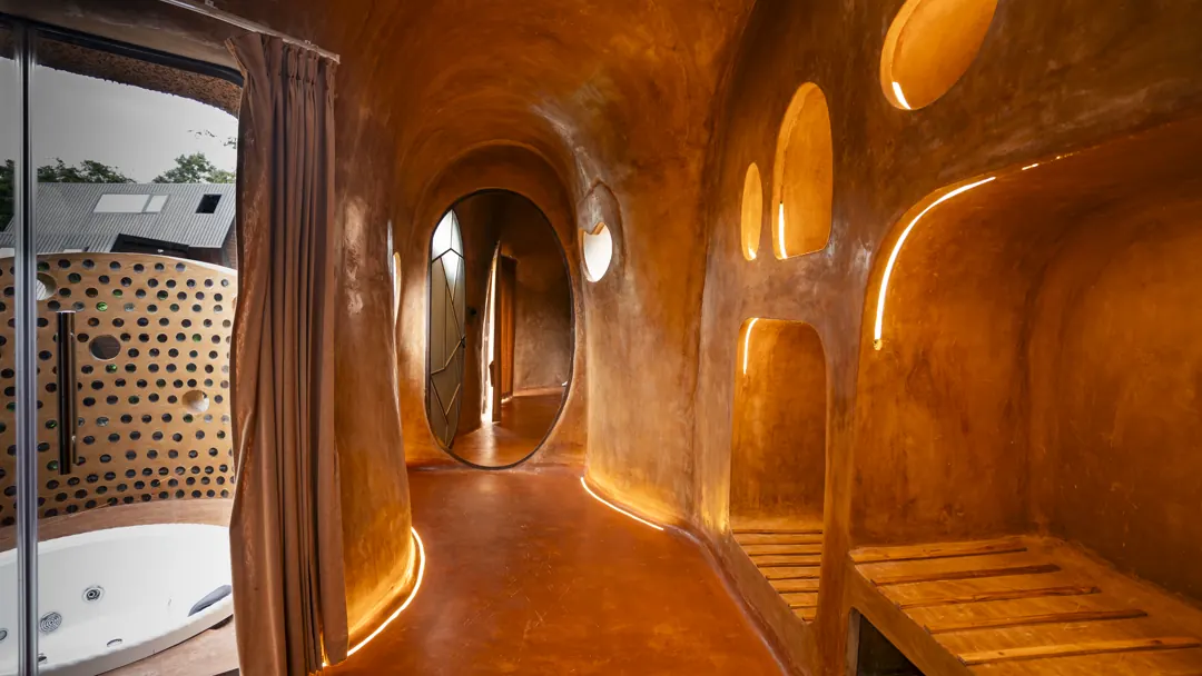 The Colony — the passage through to the jacuzzi