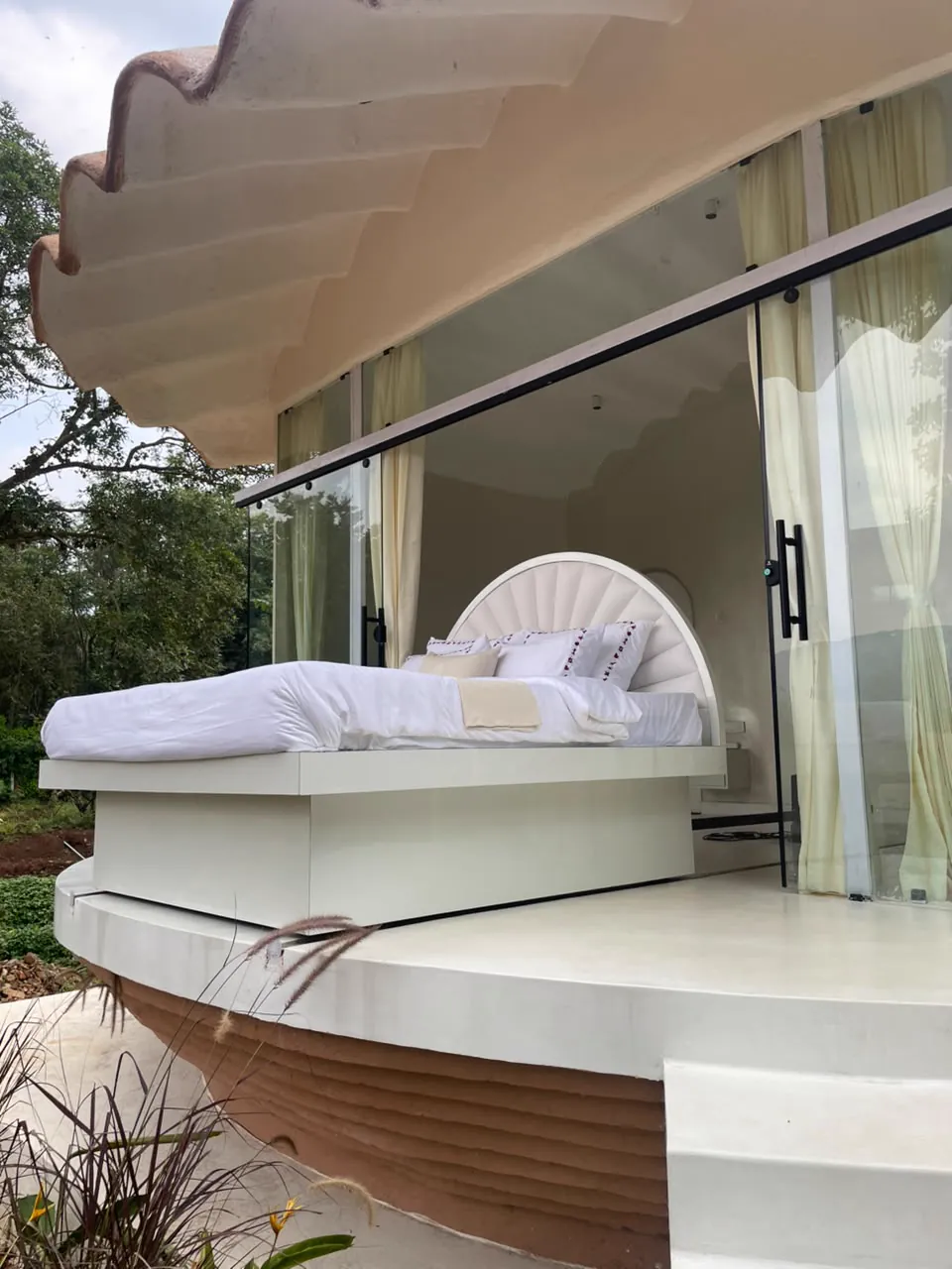 The Shore — the sliding bed moved out over the garden